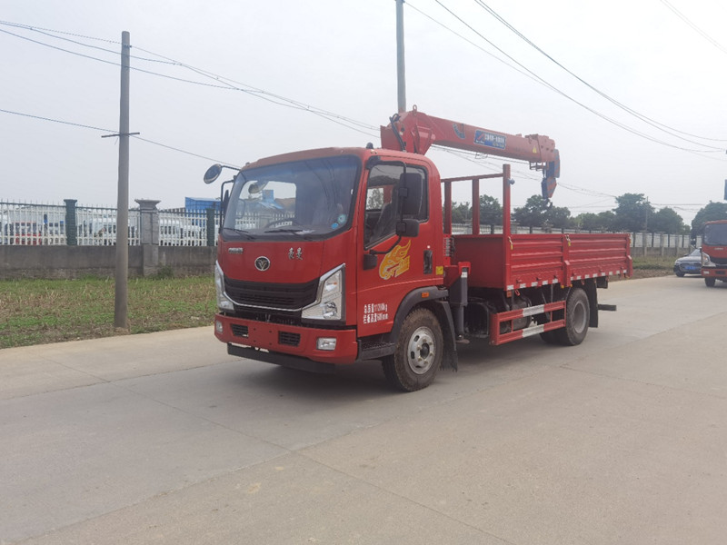 国六重汽豪曼6.3吨随车吊