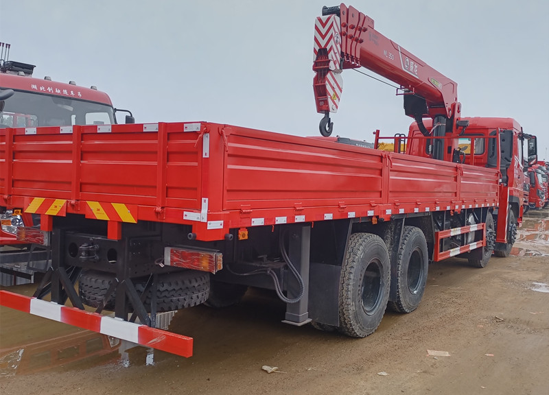 国六东风畅行D7前四后八随车吊